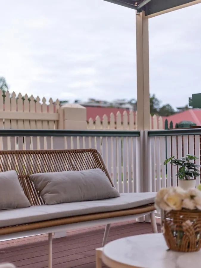 Serene 3 Bedroom Inner City Retreat Highgate Hill Brisbane 0*,