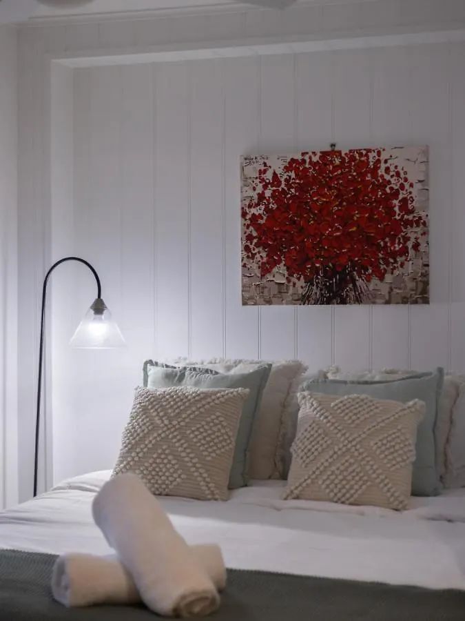 Serene 3 Bedroom Inner City Retreat Highgate Hill Brisbane 0*,